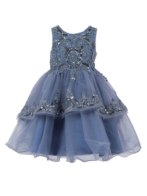 Elegant sleeveless sequin lace dress decorated with sequin flowers.
